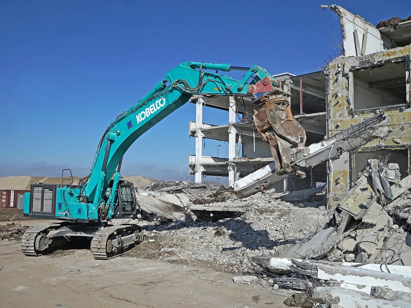 KOBELCO SK850LC-10E JOINS THE KARL GROUP FLEET FOR TOUGH DEMOLITION PROJECT